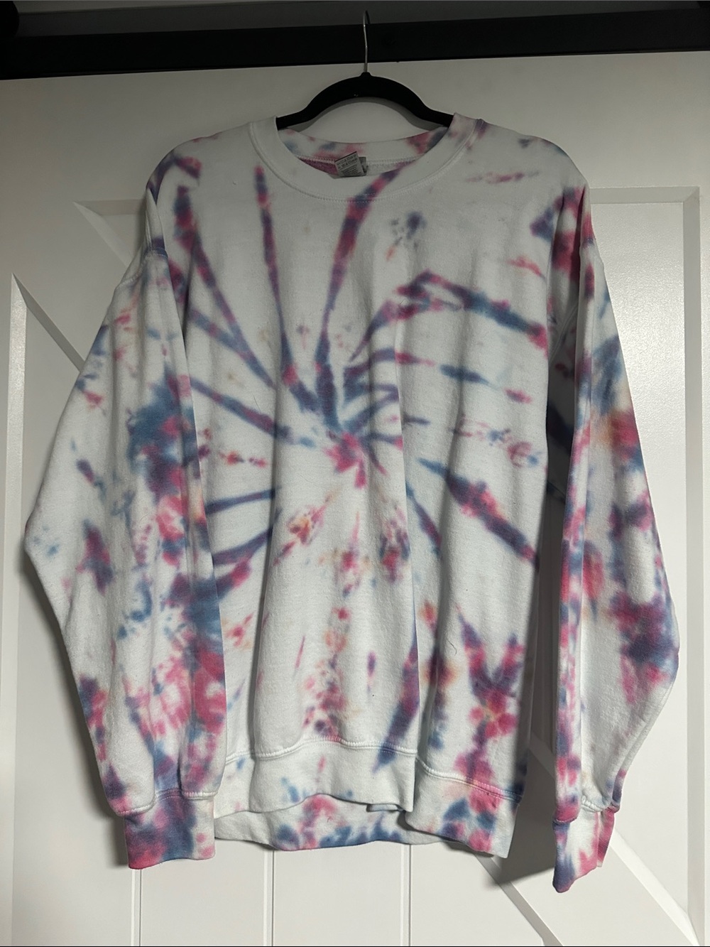 Gildan White Tie-Dye Crewneck Sweatshirt with Blue and Pink Swirl